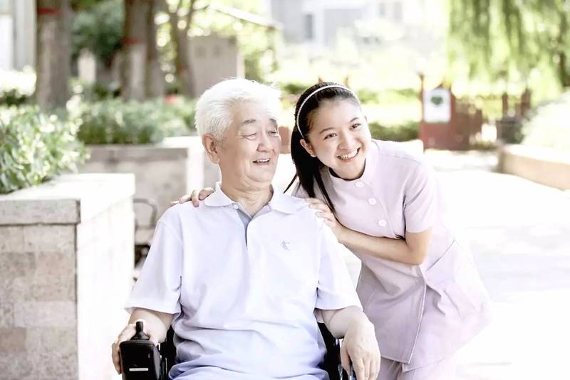 保利成都和熹会护理费解析:失能老人住养老院的费用构成与省钱指南