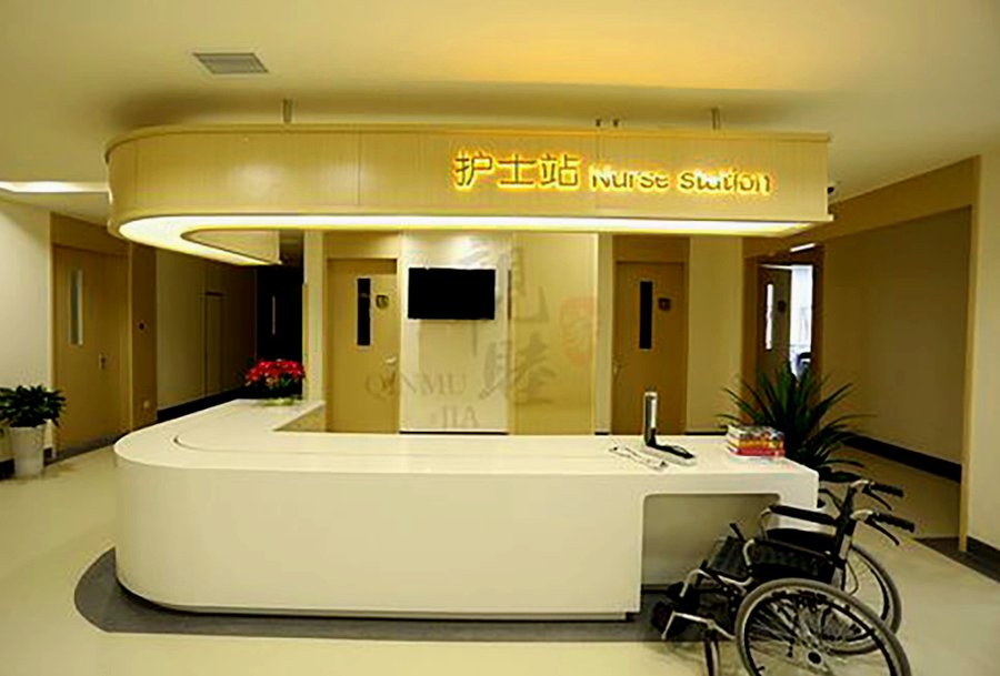 成都安全养老院选型指南:亲睦家·鹭湖长者社区的圆角家具与适老化设计