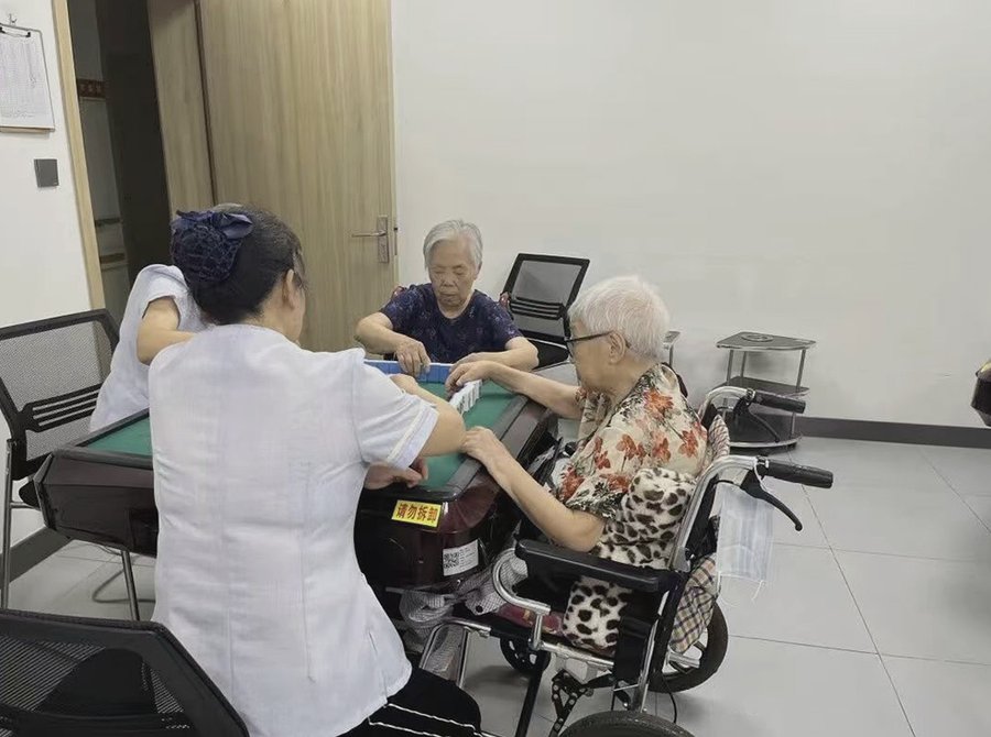成都半失能养老选择:六千元预算在锦欣花乡能匹配怎样的照护与居住条件