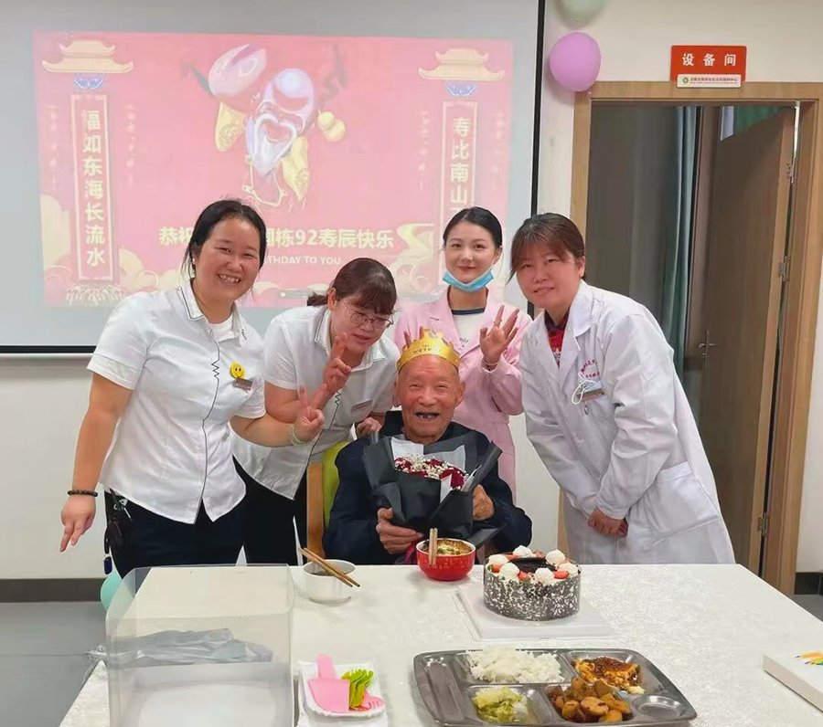 成都半失能养老选择:六千元预算在锦欣花乡能匹配怎样的照护与居住条件