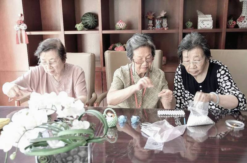 成都保利和熹会观察:长期卧床老人压疮分期与鼻饲管路维护的照护实践