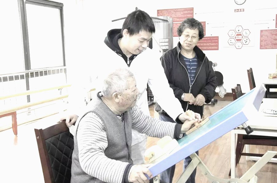 成都保利和熹会：聚焦24小时护理站与绿色通道的养老院选型指南