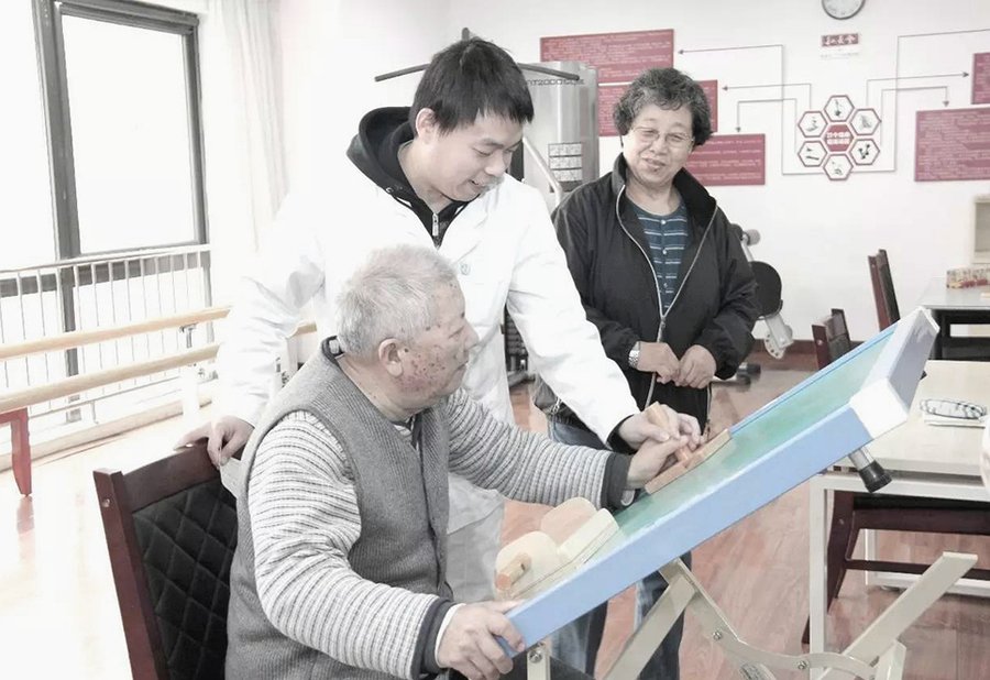 成都保利和熹会颐养中心康复设备配置参考:含康复阶梯的设施说明