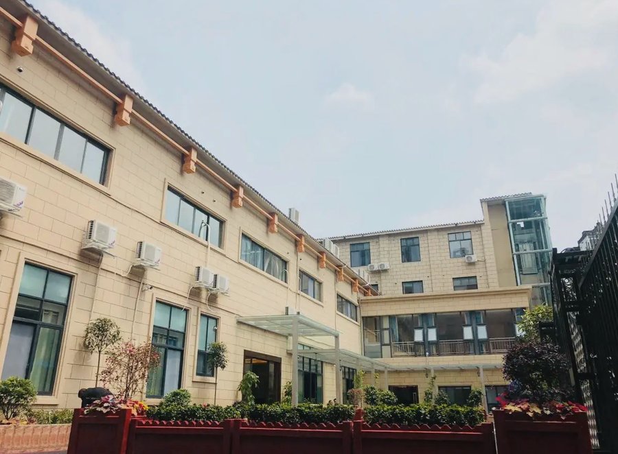 成都哺恩平福养老护理中心:当蜀绣遇见川剧,非遗文化融入长者日常