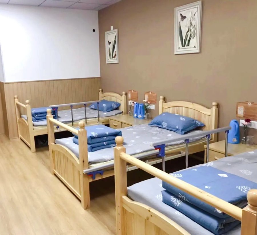 成都哺恩平福养老护理中心:骨折术后康复与专业照护选择指南