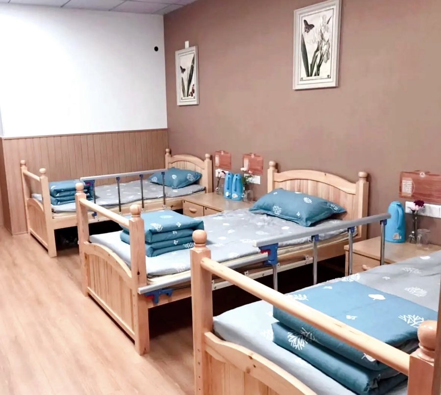 成都哺恩平福养老护理中心康复服务考察指南:如何核实康复治疗师的专业资质