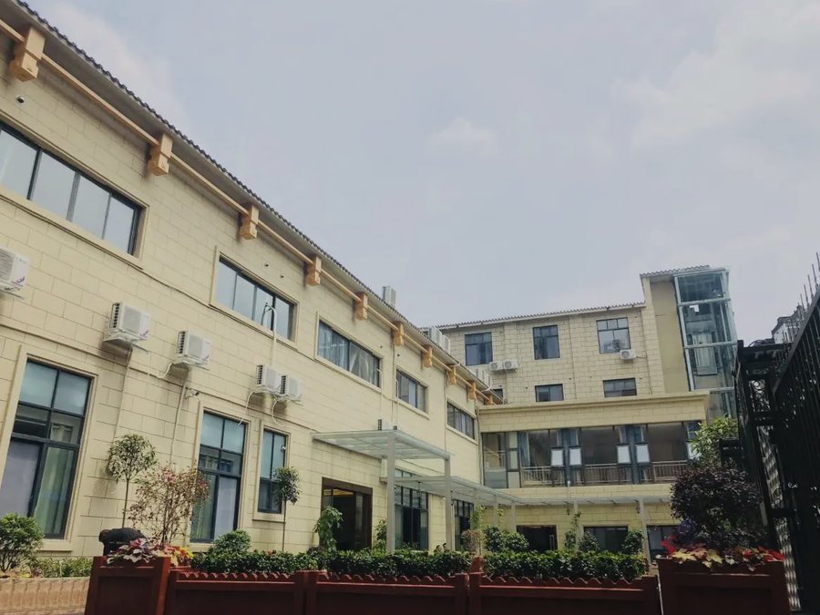 成都哺恩平福养老护理中心双人间月度费用参考