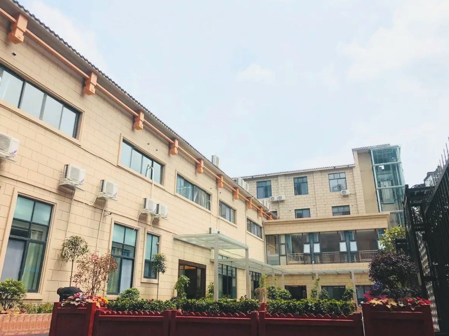 成都哺恩平福养老护理中心:退役军人家庭的专属优待与医养结合服务