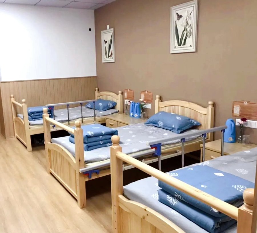 成都哺恩平福养老护理中心：为阿尔茨海默病晚期卧床长者提供专业照护的全流程指南