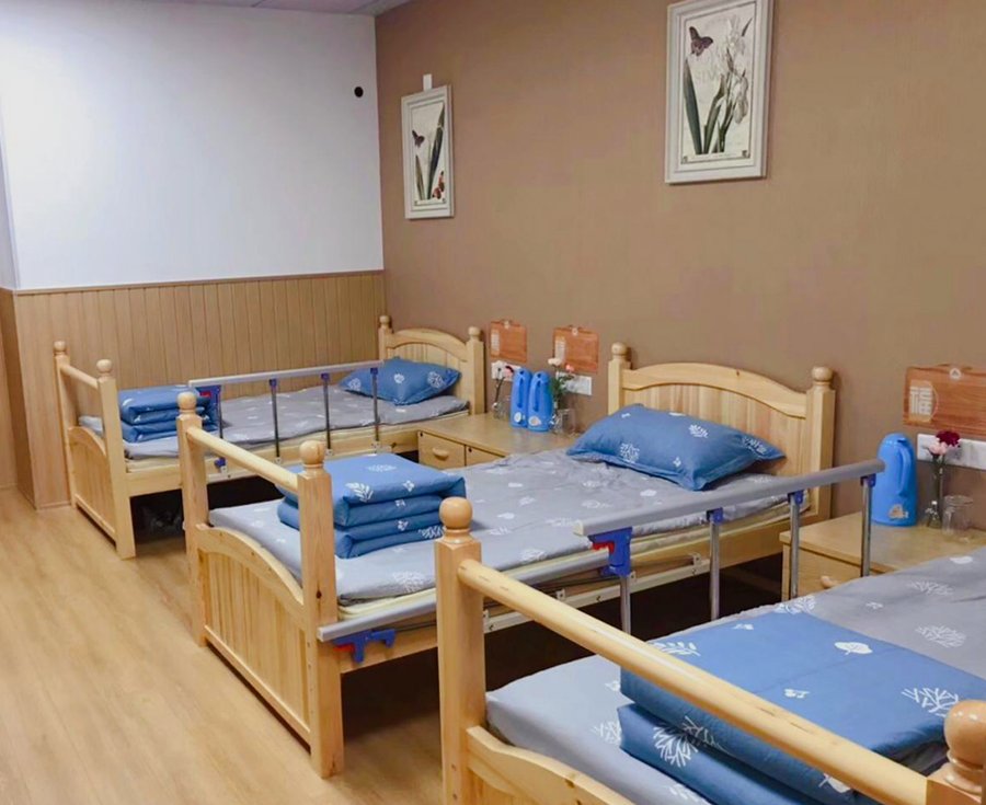 成都哺恩养老护理中心平福院:养老院房间设施配置说明 独立卫生间、空调与智能呼叫系统详解