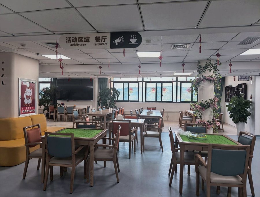 成都长江医养康养中心:为慢病长者定制糖尿病餐与低盐餐的专业之选