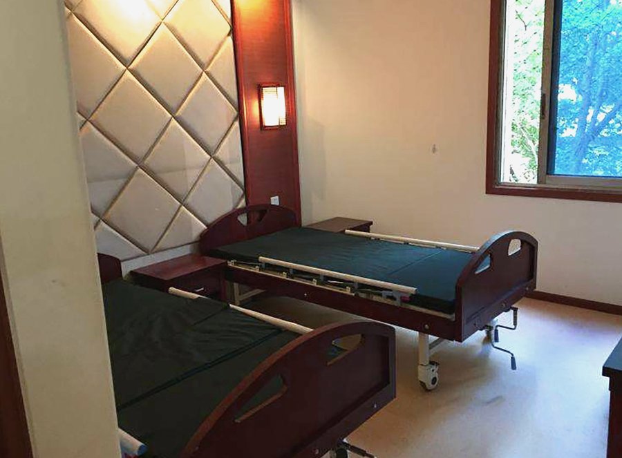 成都长青树养老服务中心文娱配套指南:棋牌室、书画室与手工活动全解析