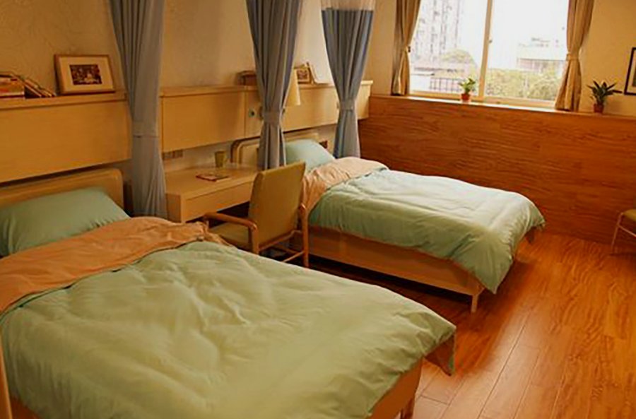 成都晨斓医养长期照护中心收住范围与介助护理服务说明