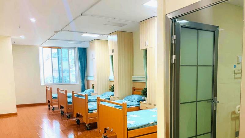 成都成华区锦鹤园康养中心:书画室、手工艺室、影视厅、茶艺室与户外活动区配置观察