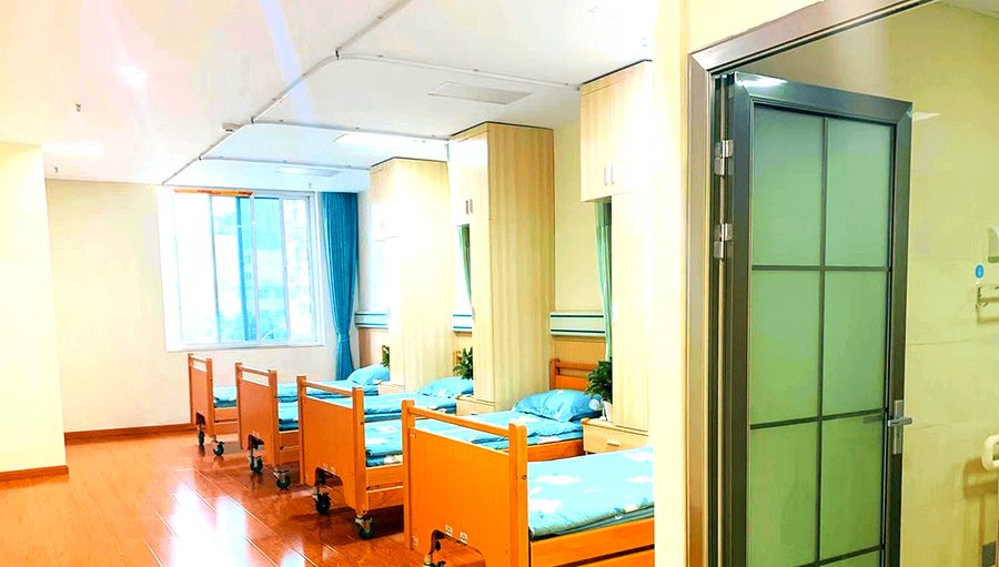 成都成华区锦鹤园康养中心康复辅助设施公开说明:康复阶梯与代步车等配置情况