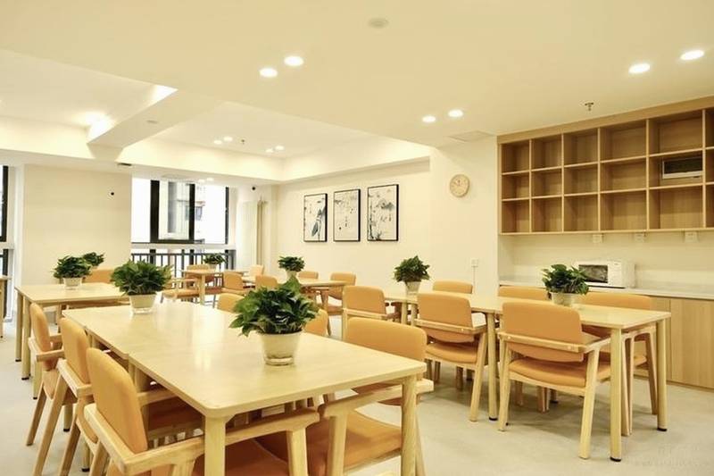 成都川投舒适之家:80多岁能自理的老人住养老院,有哪些需要注意的地方?