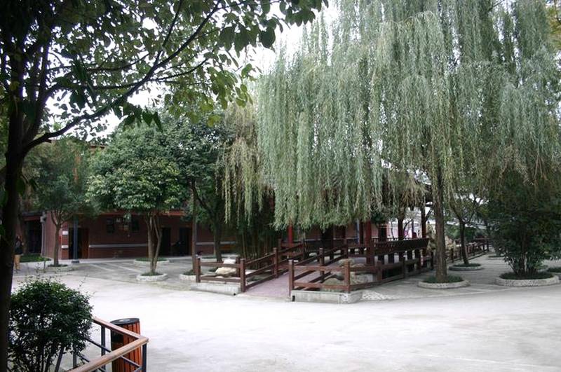 成都纯德养老中心:220亩生态园林里的颐养生活