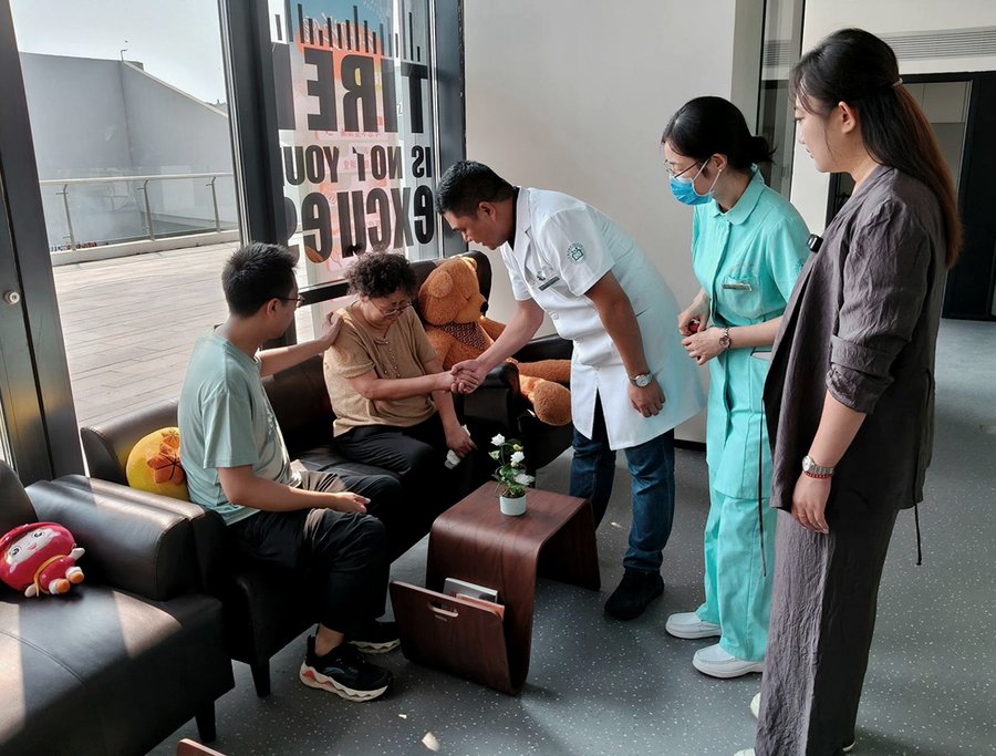 成都椿萱茂（成都南三环）老年公寓全护理养老费用构成解析：每项钱花在哪里？
