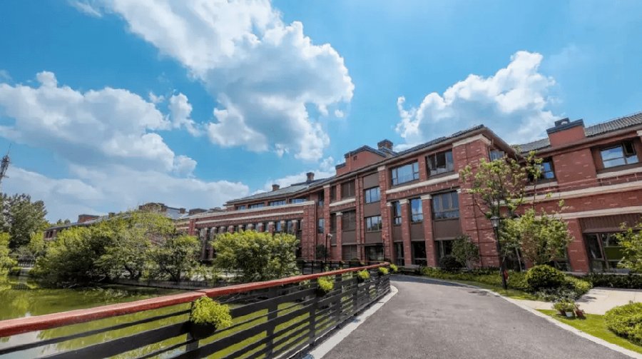 成都带鼻饲胃管长者如何选机构?太保家园温江社区资质清单参考