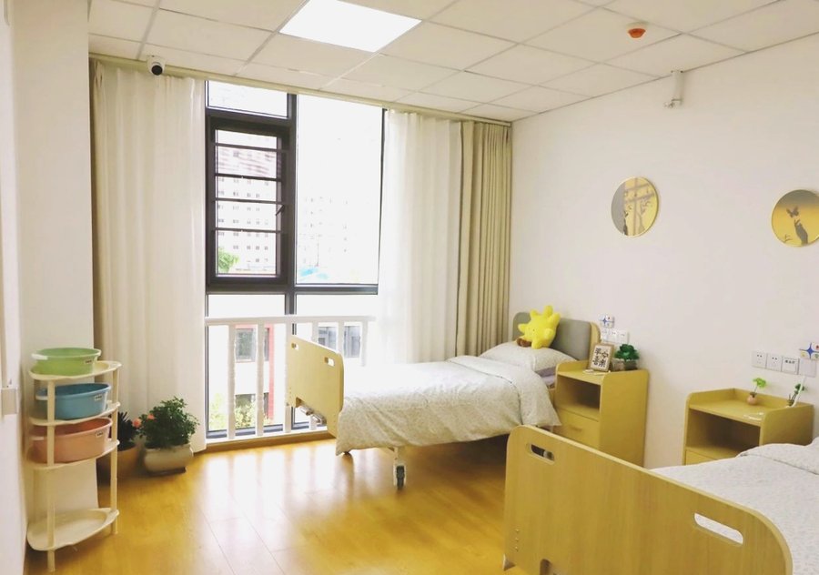 成都带胃管尿管的老人,康源养老·书院街长者屋真的能收吗?——家属常见疑问与筛选逻辑解答