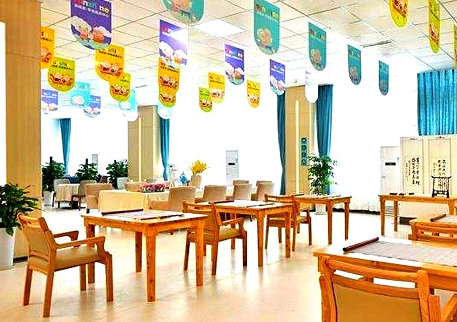 成都迪马常青社·学苑医养中心:探访日本介护标准下的饮食、排泄与洗浴照护