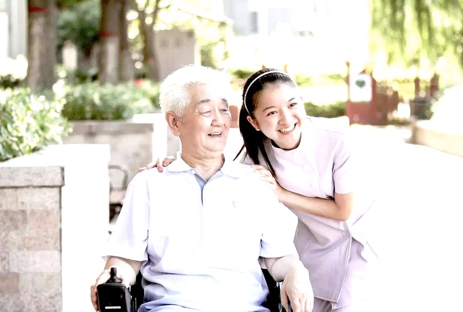 成都地铁2号线旁,保利成都和熹会医养结合服务探访