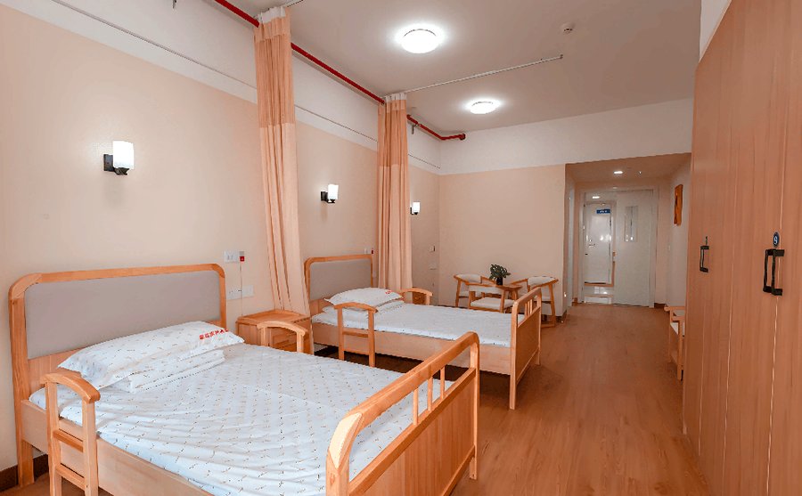 成都地铁5号线旁康养实录:蓉夕荟护理院的步行距离与照护观察