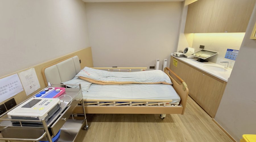 成都夫妻俩一个自理一个半失能,能住同一家吗?中铁·春台悦照护方案解析
