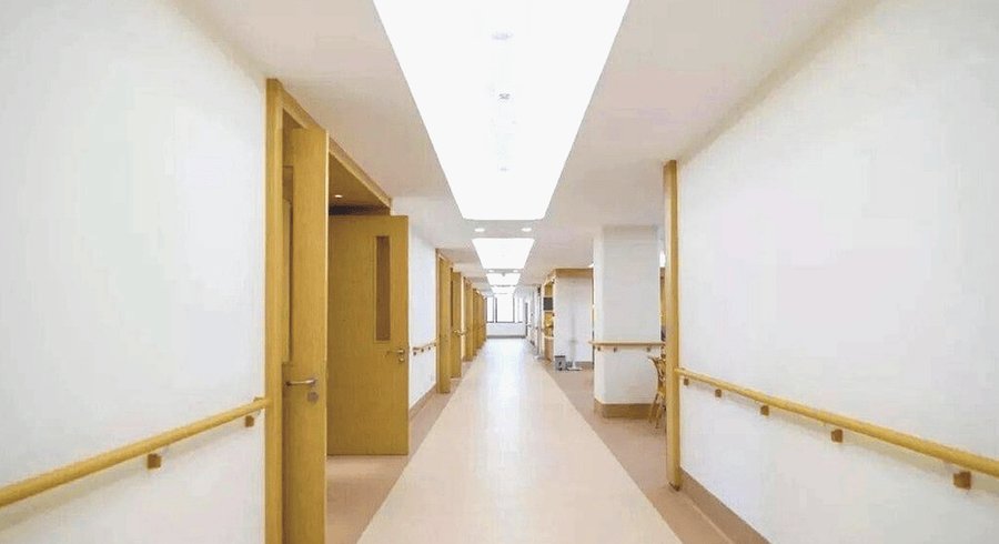 成都福泰年·银发梦工场:带大型影音室与丰富曲库KTV的养老机构文娱配套服务指南