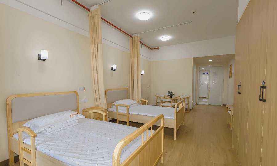 成都高新区蓉夕荟护理院:地铁口旁的“社区嵌入式”养老新选择