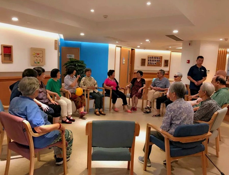成都高新区蓉夕荟护理院探访：地铁5号线与7号线换乘站的养老生活新观察