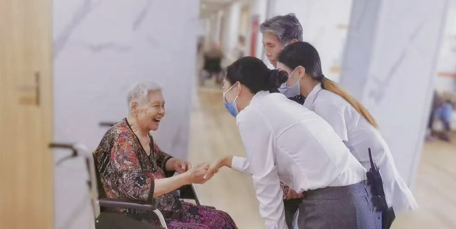 成都高新区石羊街道附近养老院参考：聚焦锦欣花乡合规照护服务