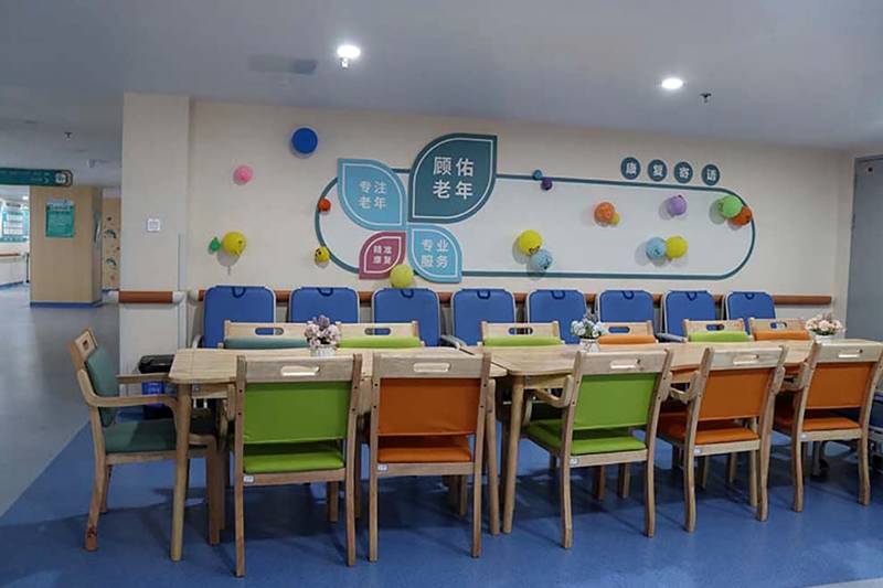 成都顾连天辰:两家老人同住一间房的医养生活参考