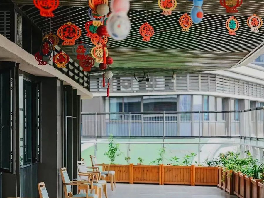 成都家属选养老院参考:龙湖椿山万树·成都梵城颐年公寓的膳食细节与机构甄别