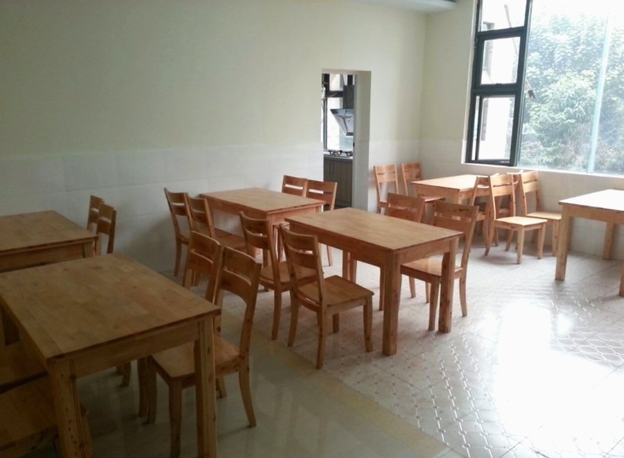 成都锦江区的不少养老院在宣传时会提到“与三甲医院建立绿色转诊通道”。对于家有长者的市民来说，这确实是一个极具吸引力的服务。但说得再好，不如弄明白：这个通道到底怎么运作？真到紧急时刻，能不能用得上？