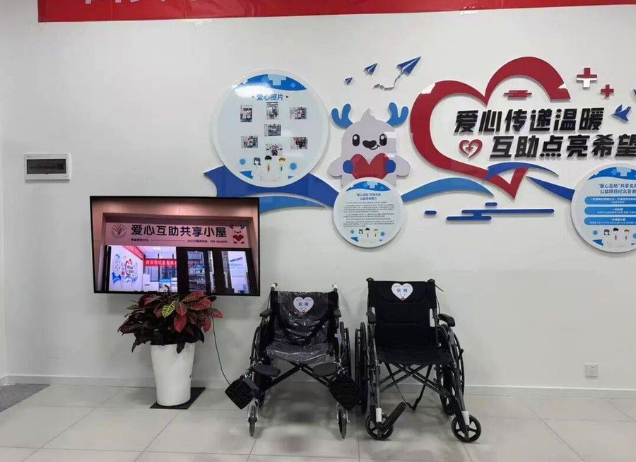 成都锦江区龙舟路街道养老助残关爱中心:棋牌室、书画室与书报阅览室配套齐全