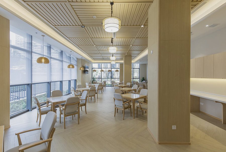 成都锦江区养老院餐饮费一个月大概多少?参考区间与核验要点(蓉城康养·美邸舒养之家海桐苑公示信息梳理)