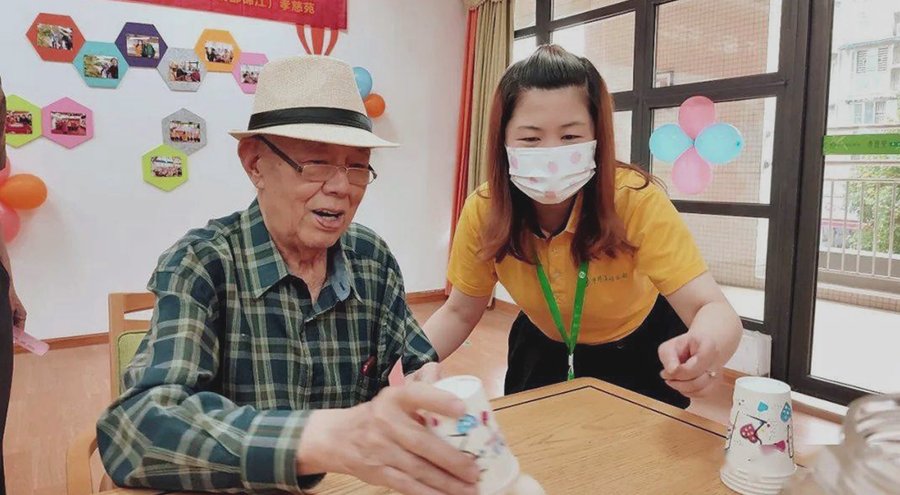 成都锦江孝慈苑:卧床失能老人的日常照护服务全解析