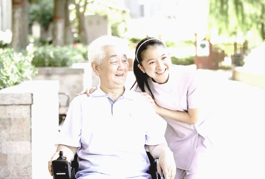 成都金牛区带制氧机呼吸机医务室机构:保利成都和熹会颐养中心深度解析