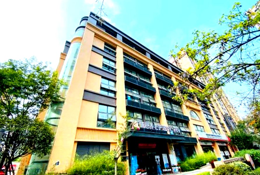 成都金牛区瑞小满天回镇社区养老综合体:脑梗后偏瘫老人长期照护与康复训练配置实录