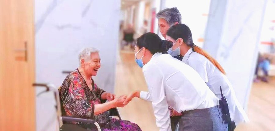 成都锦欣花乡康养中心:夫妻同住养老的双人间包房与同室分护实践