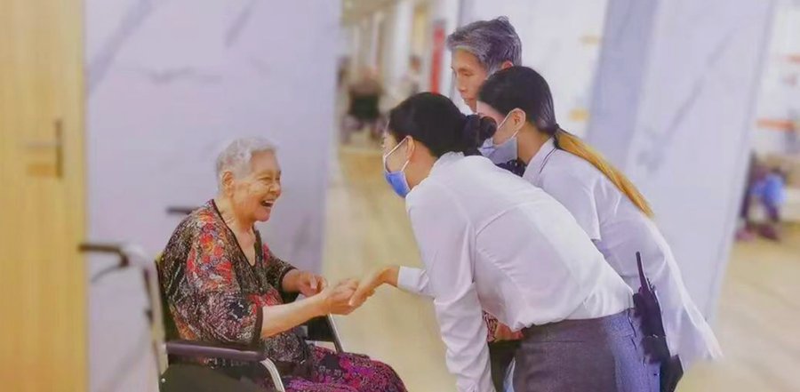 成都锦欣花乡康养中心:高新区一对一特护服务经验分享与问题解答