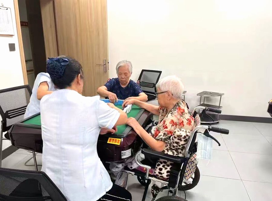 成都锦欣花乡康养中心:高新区专业接收鼻饲管老人的护理院服务对照