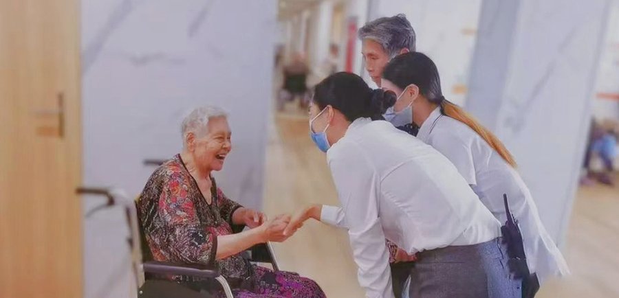 成都锦欣花乡康养中心:老年痴呆照护与防走失安全指南