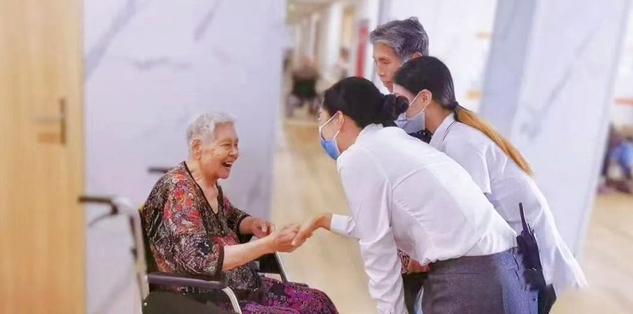 成都锦欣花乡康养中心:认知症长护险定点机构的筛选逻辑与照护实探