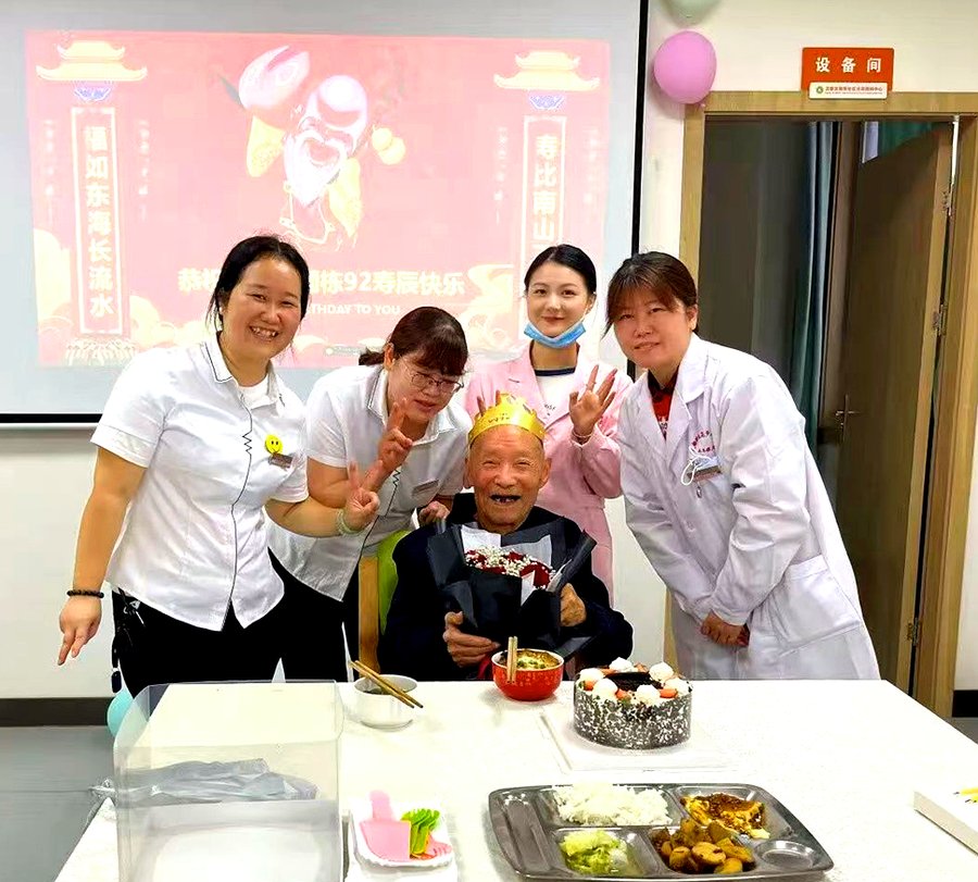 成都锦欣花乡康养中心:认知症长护险定点机构的筛选逻辑与照护实探