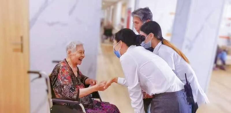 成都锦欣花乡康养中心膳食服务说明：聚焦软食与匀浆膳配置