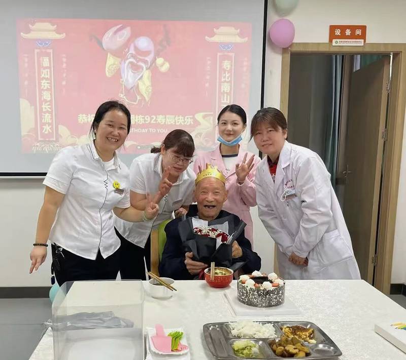 成都锦欣花乡康养中心膳食服务说明：聚焦软食与匀浆膳配置