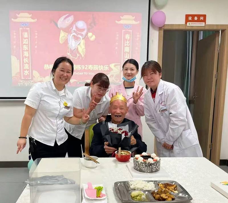 成都锦欣花乡康养中心膳食服务说明：软食、半流质与个性定制