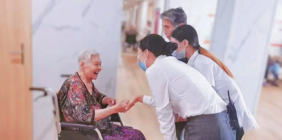 成都锦欣花乡康养中心:石羊街道里的生活与照料平衡之道